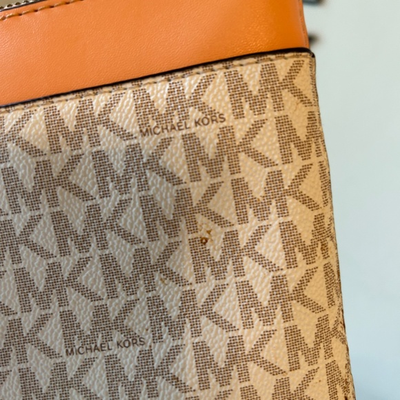 Michael Kors White and Tan Small Monogram Crossbody Bag (Missing Straps) - Picture 5 of 9